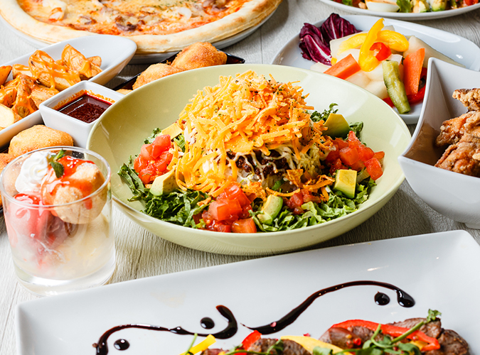 【スタンダードコース】ボリューム満点!! サーロインステーキ、シーフードピザ、タコライス等　デザート付