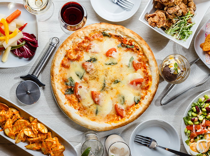 【カジュアルコース】具沢山コブサラダ、定番のマルゲリータピザ等　デザート付